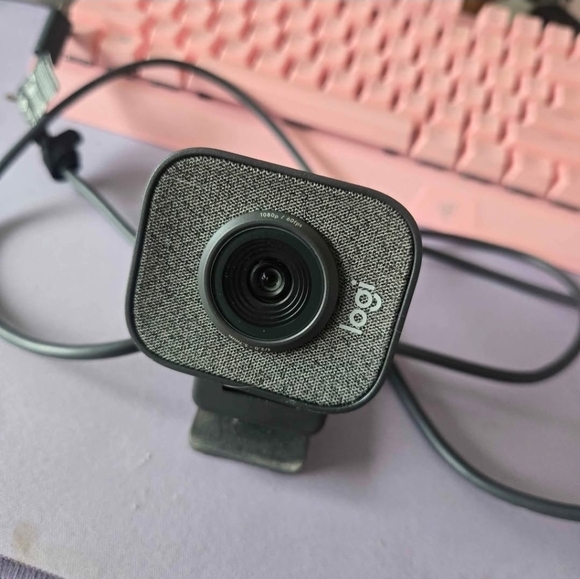 Logitech StreamCam Webcam - Picture 1 of 4